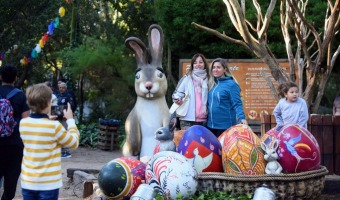 Miles de turistas y geselinos celebran Pascuas en el Bosque